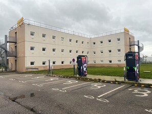 จุดชาร์จรถยนต์ไฟฟ้า