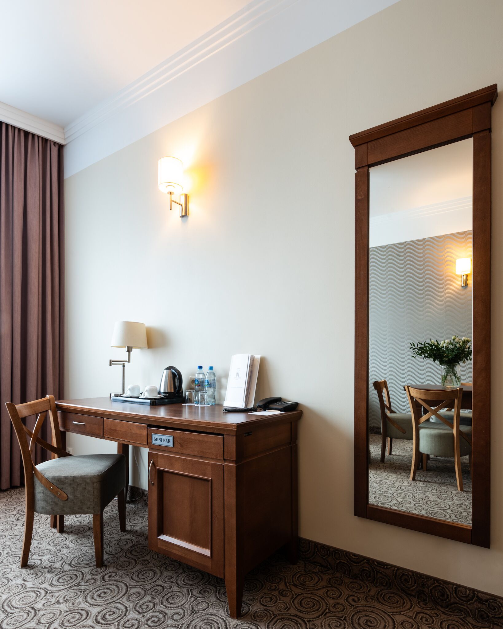 standard room | premium bedding, minibar, in-room safe, desk