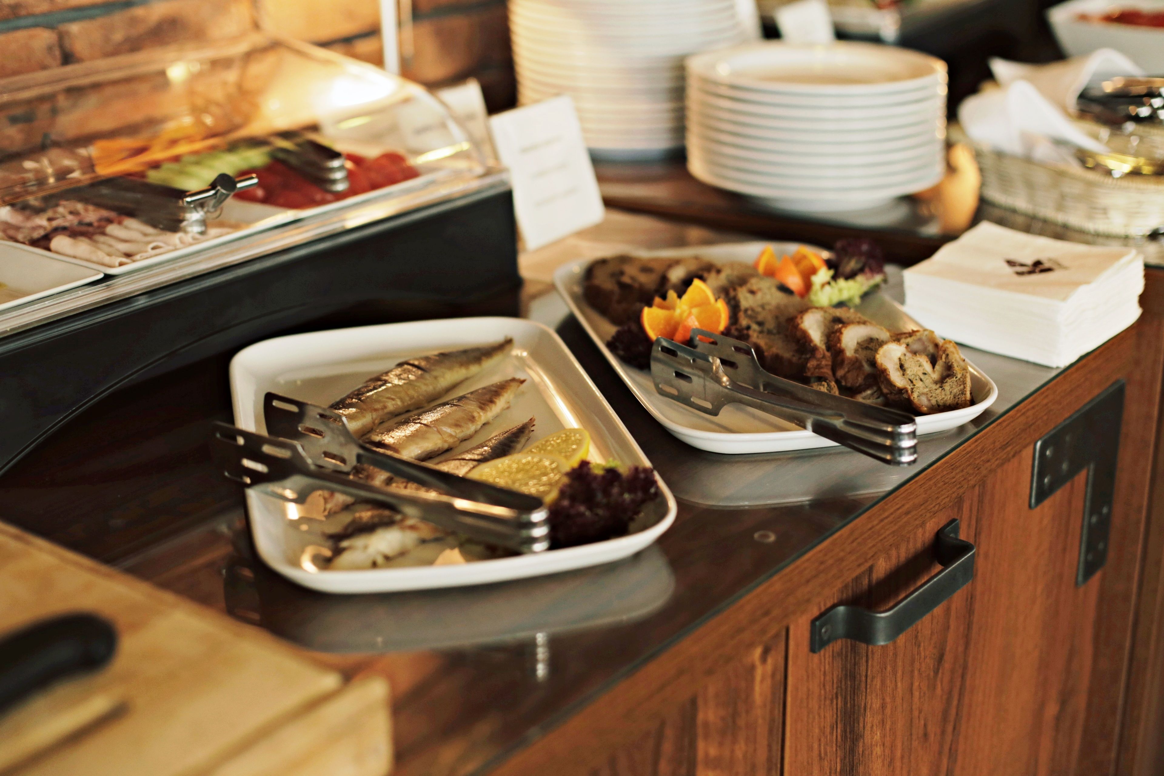 daily buffet breakfast (pln 48.00 per person)