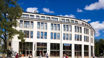 Vista frontal de la propiedad