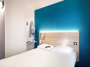 Habitació, 1 llit doble, bany privat (Cabrio) | Escriptori, cortines opaques, wifi gratuïta i roba de llit
