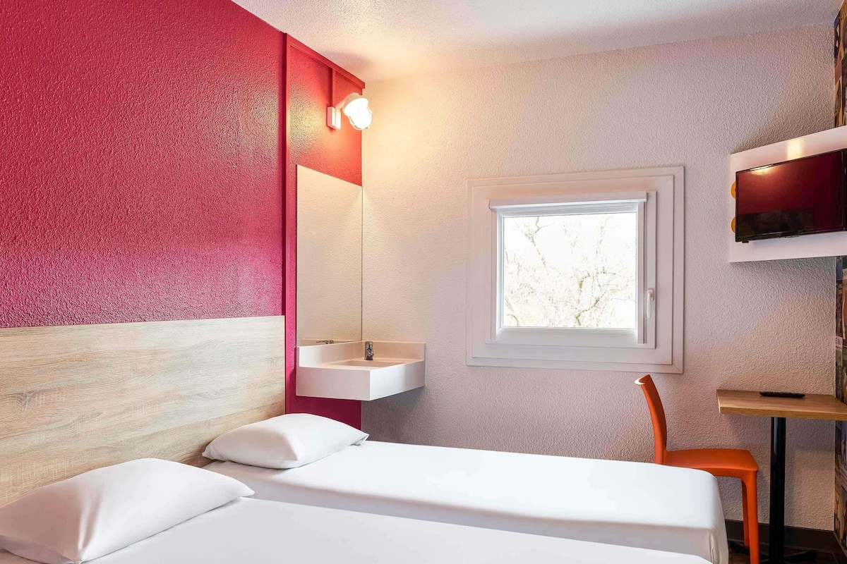 Room, 2 Twin Beds (Side Car) | Desk, blackout drapes, free WiFi, bed sheets