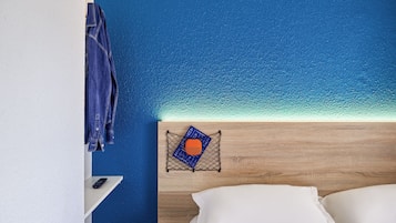 Habitación, 1 cama matrimonial, baño privado (Cabrio) | Escritorio, cortinas blackout, wifi gratis y ropa de cama