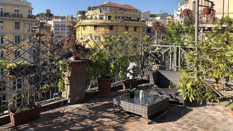 Giuturna Boutique Hotel