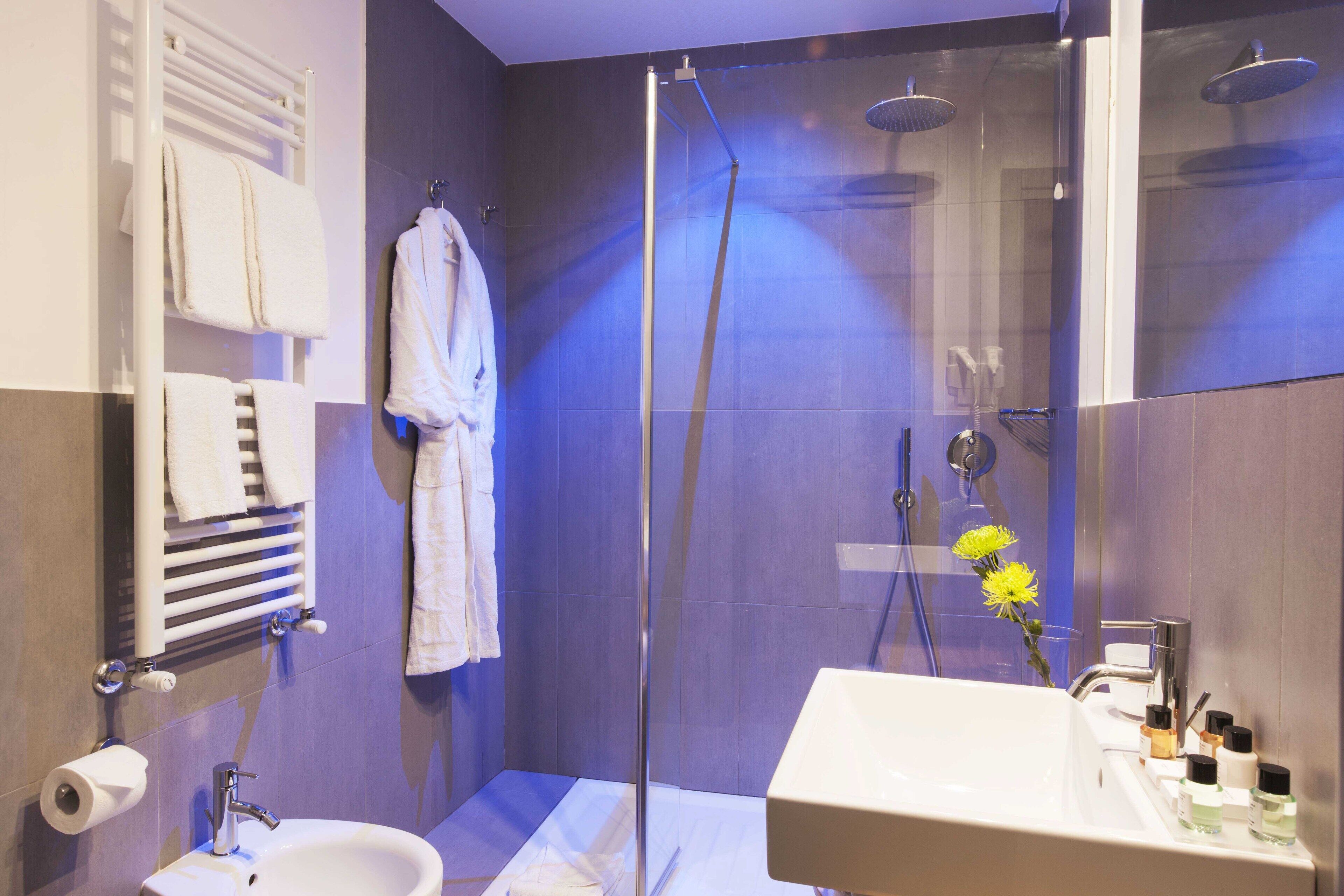 frette italian sheets, in-room safe, desk, blackout curtains