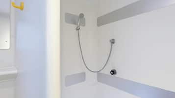 Douche, douche à « effet pluie », articles de toilette écologiques