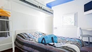 Chambre (Trio) | 1 chambre, lits bébé (gratuits), Wi-Fi gratuit, draps fournis