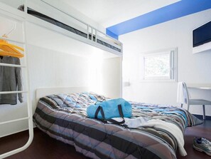Chambre (Trio) | 1 chambre, lit de bébé (gratuit), accès au Wi-Fi (inclus)