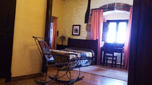 Superior Suite, Hot Tub | Desk, blackout drapes, rollaway beds