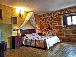 Superior Double Room - Posada Torre-Palacio de los Alvarado (Merindad de Montija)