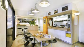 Daily buffet breakfast (EUR 4.90 per person)