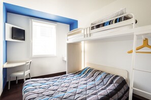 Room (Trio) | 1 bedroom, desk, soundproofing, free cots/infant beds - hotelF1 Gap (Gap)