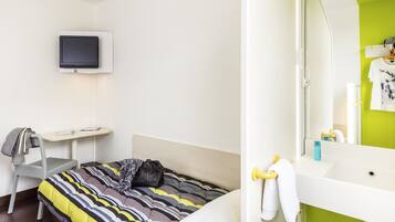 Room (Duo) | 1 bedroom, desk, soundproofing, free cots/infant beds