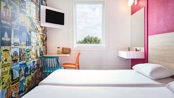 Habitación, 1 cama matrimonial (Side Car) | Escritorio, wifi gratis y ropa de cama