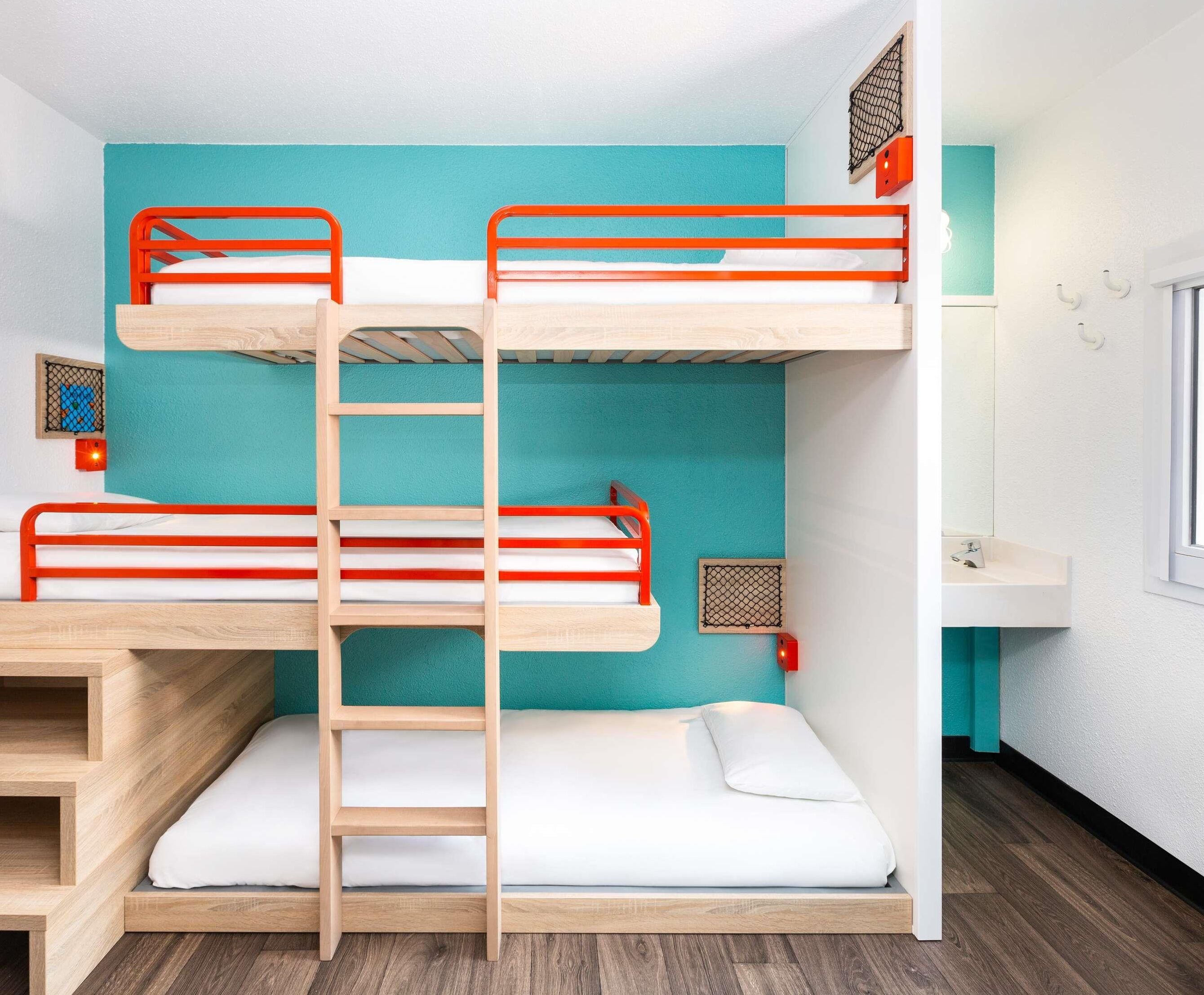 Chambre, 3 lits une place (#Ontheroad Basics)