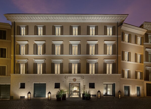 Business center - Palazzo Scanderbeg (Rome)