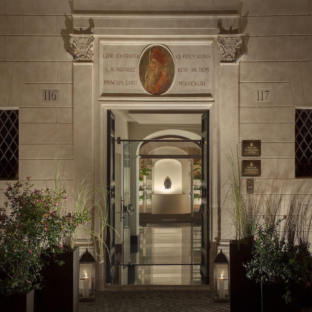 Palazzo Scanderbeg by null