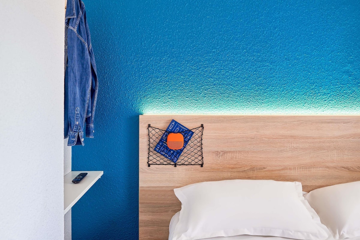 Kamer, 1 tweepersoonsbed, privébadkamer (Cabrio) | Een bureau, geluiddichte muren, gratis babybedden, gratis wifi