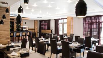 Breakfast, lunch, dinner served; Modern European cuisine