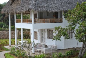 Villa, 4 chambres (Self Catering) | Minibar, coffres-forts dans les chambres, décoration personnalisée