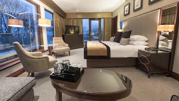 Executive Suite, Balcony | In-room safe, desk, blackout curtains, soundproofing