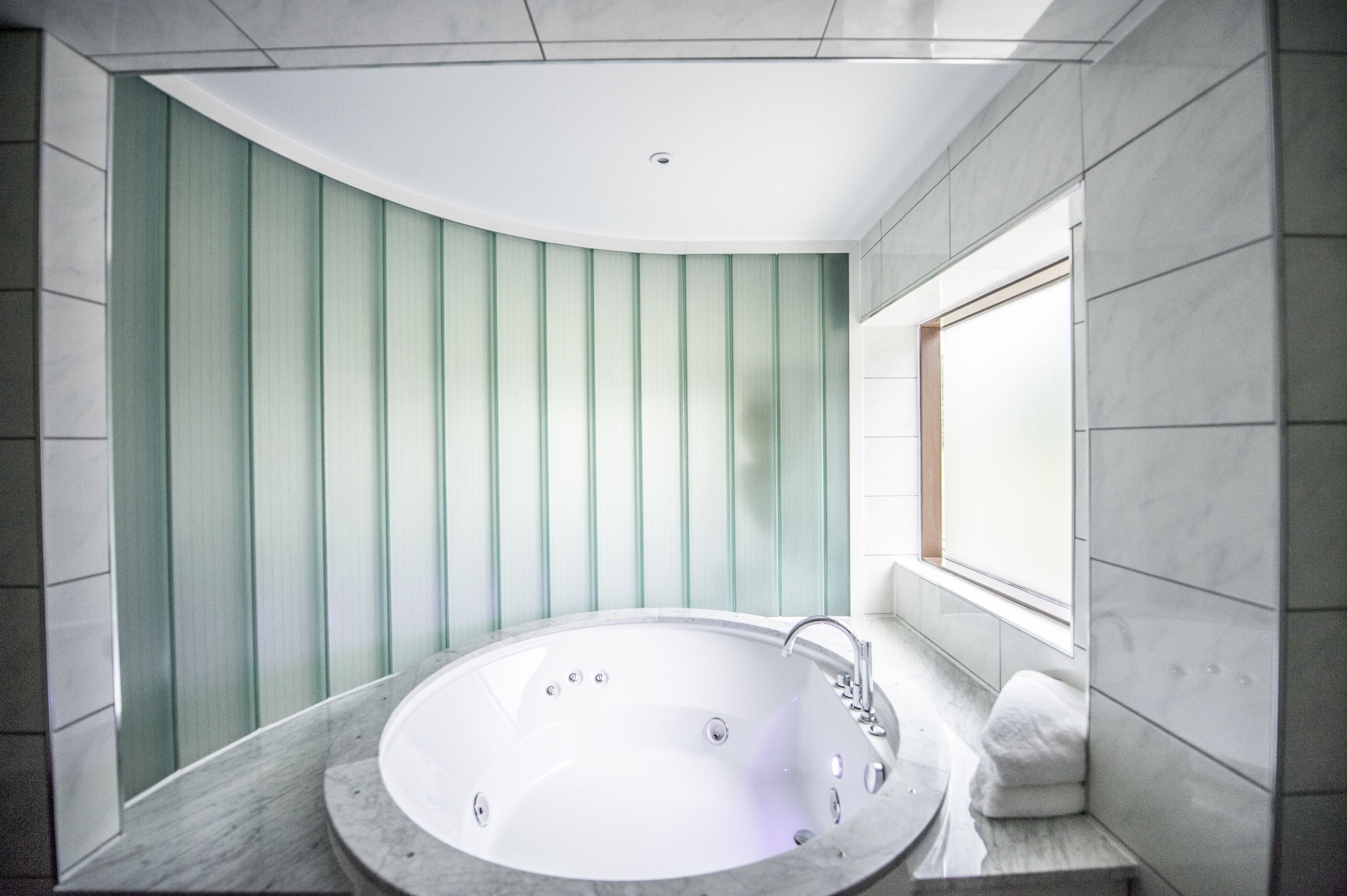 parklands suite | deep-soaking bathtub