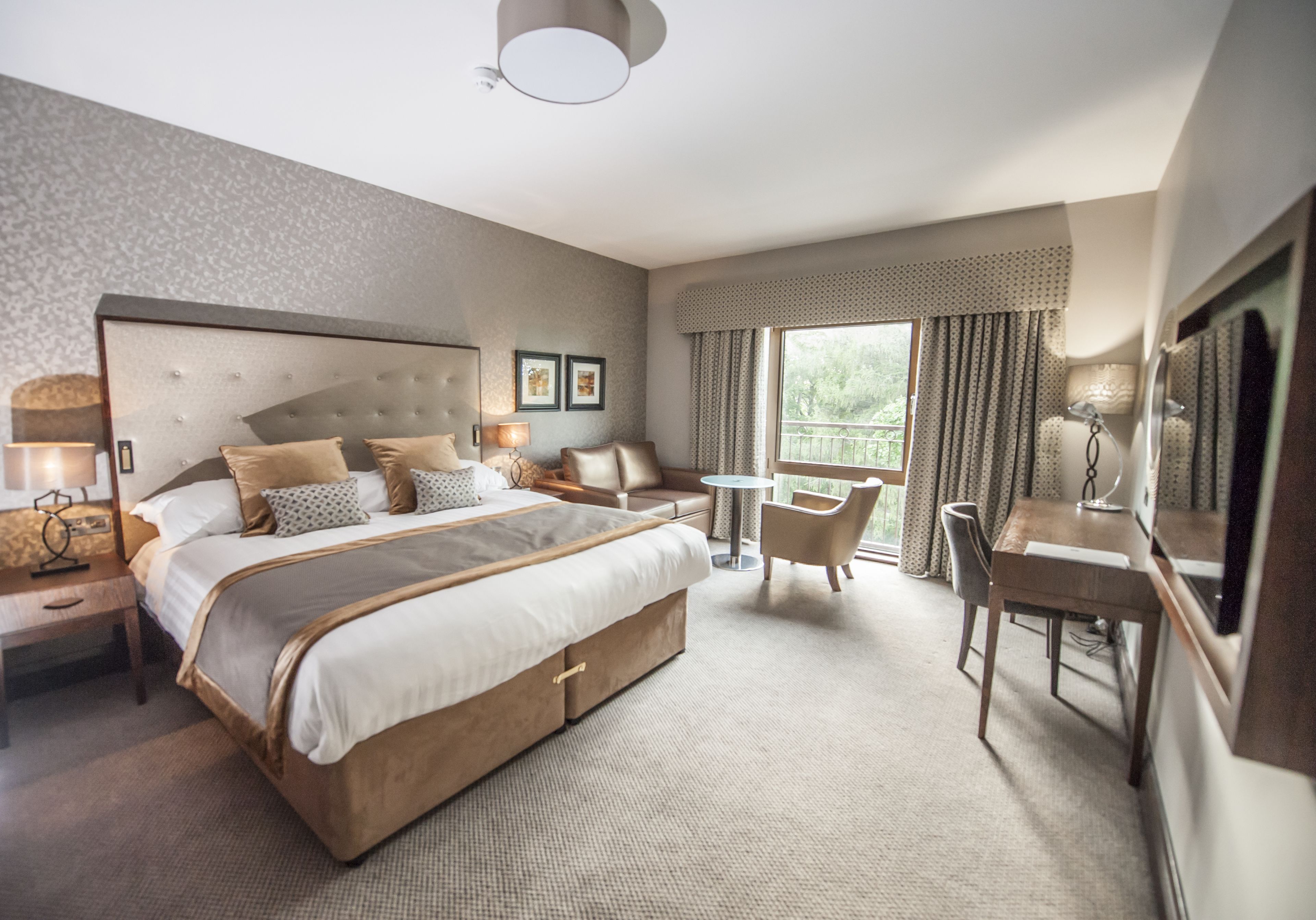 Deluxe Double or Twin Room | In-room safe, desk, blackout curtains, soundproofing