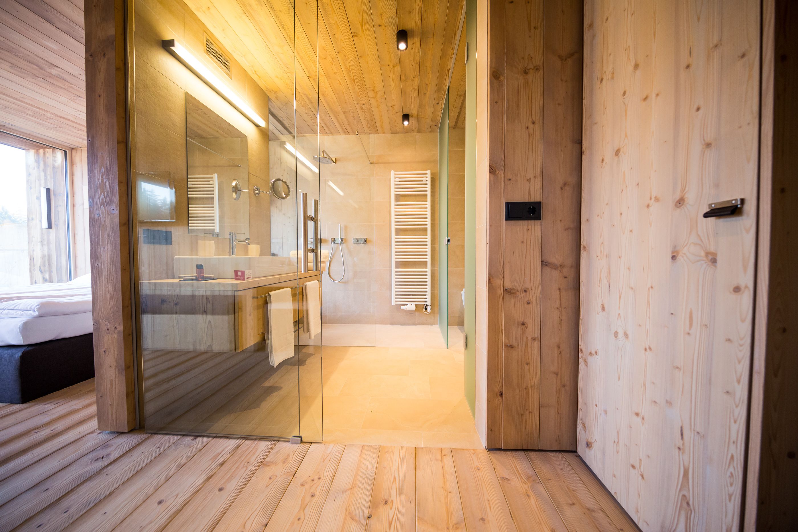Classic Apartment, 1 Bedroom, Sauna | Bathroom | Shower, free toiletries, hair dryer, slippers