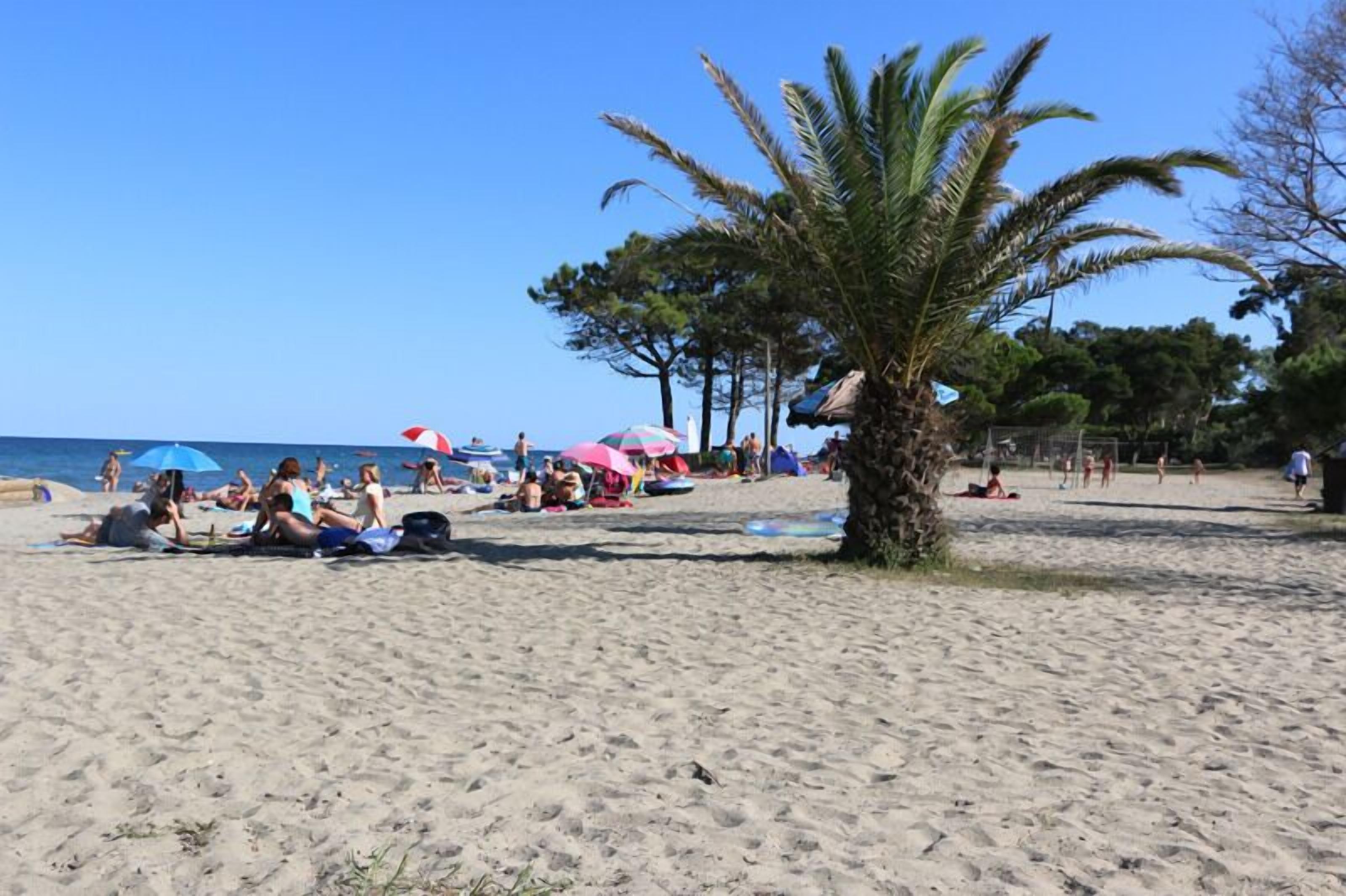 Bãi biển riêng, ghế dài tắm nắng 