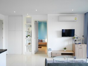 Duplex família, 2 quartos, cozinha, vista para o jardim | Escrivaninha, Wi-Fi de cortesia