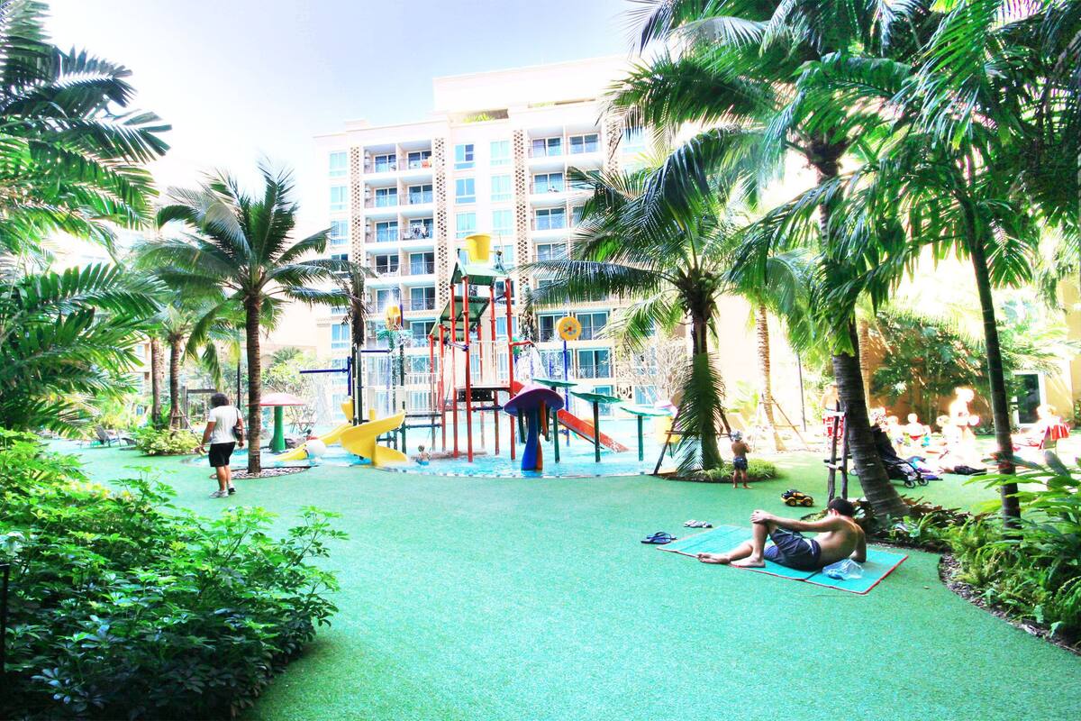 Family Suite with Sofa Bed, Pool Access | โต๊ะทำงาน, Wi-Fi ฟรี