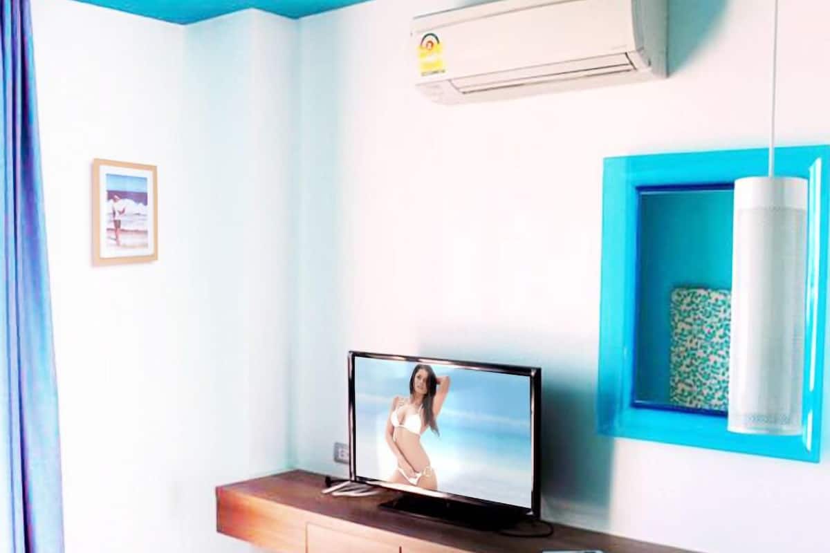 Family Suite with Sofa Bed, Pool View | 1 bedroom, desk, free WiFi