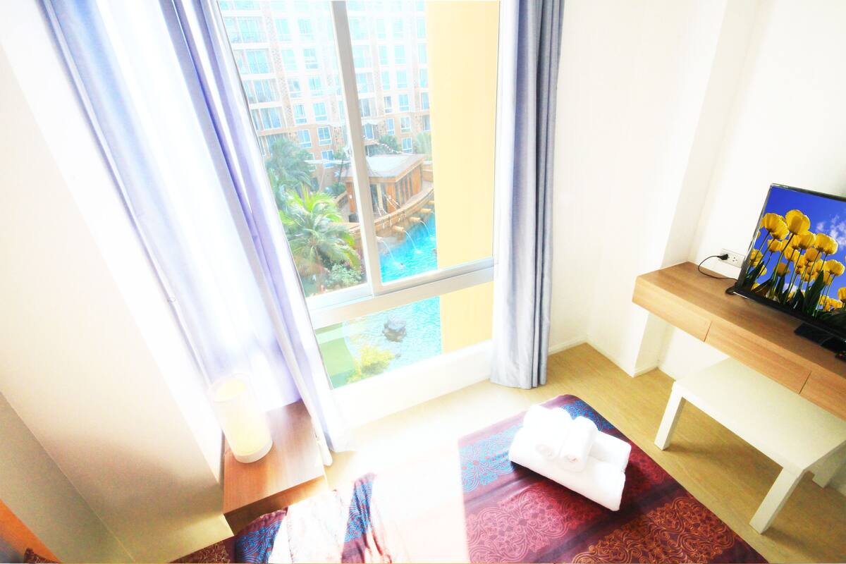 2 Bedrooms Family Suite with Kitchen, Pool View | โต๊ะทำงาน, Wi-Fi ฟรี