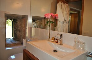Suite | Bathroom | Free toiletries, towels - Torres de Moreda (A Estrada)