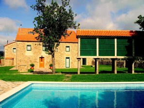 Outdoor pool - Torres de Moreda (A Estrada)