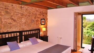 Een bureau, gratis babybedden, extra bedden, gratis wifi