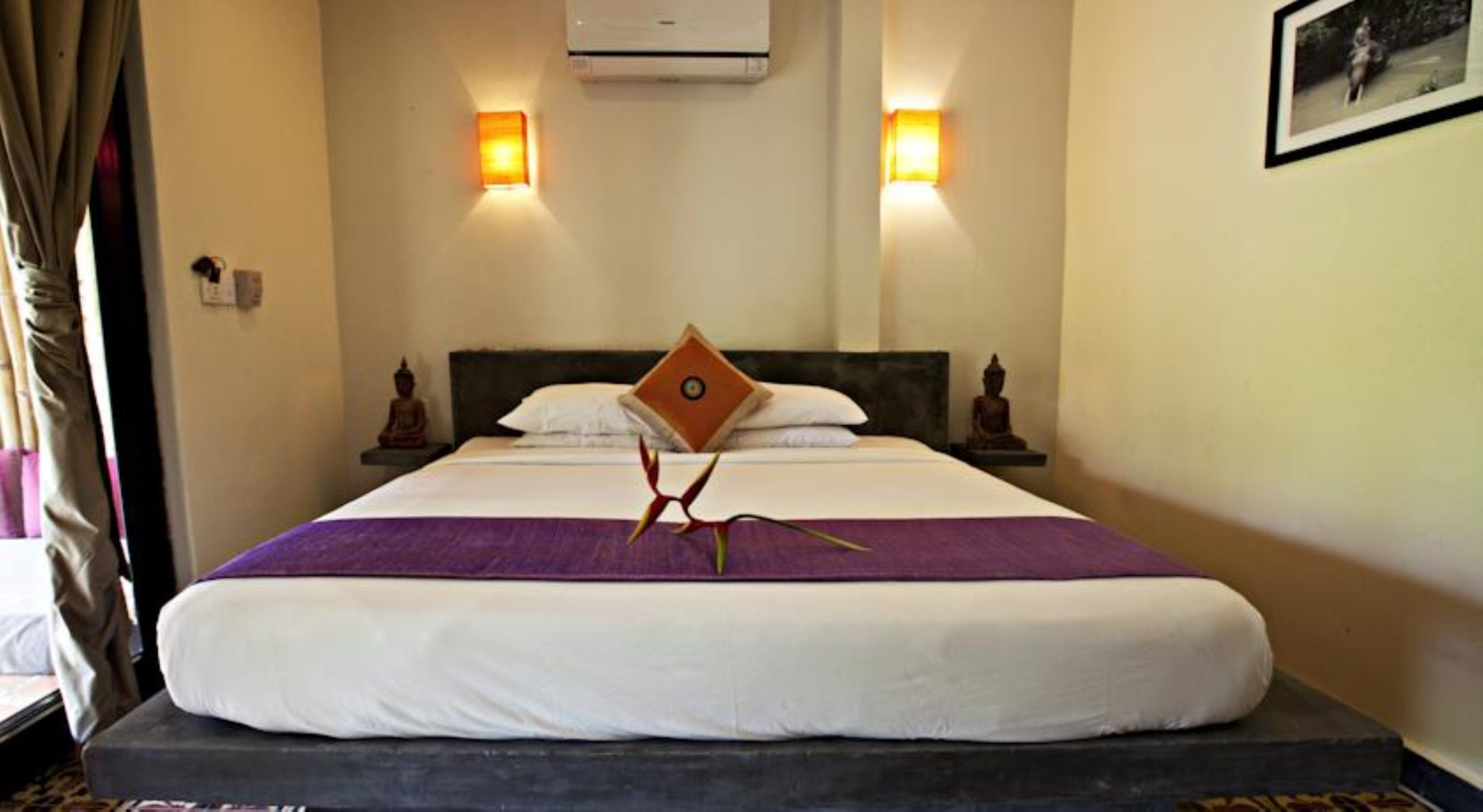 standard bungalow | desk, blackout curtains, free wifi, bed sheets