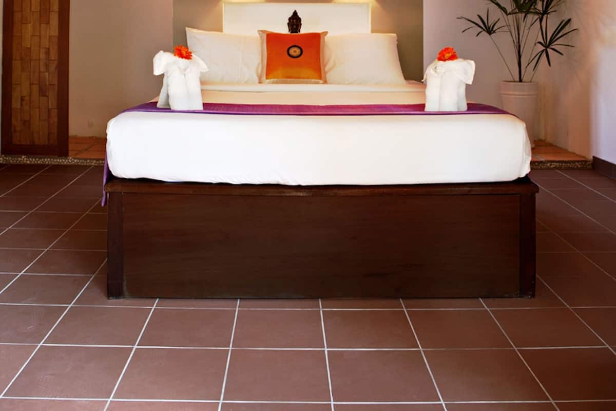 Escritorio, cortinas blackout, wifi gratis y ropa de cama