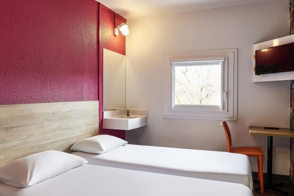 Habitación, 2 camas individuales (Side Car) | Escritorio, wifi gratis y ropa de cama