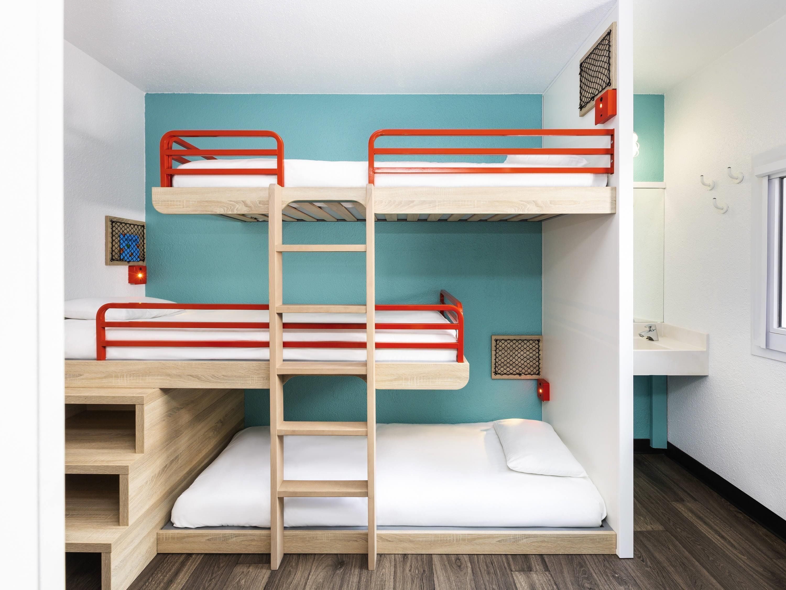 Chambre, Plusieurs lits | Bureau, accès au Wi-Fi (inclus), literie fournie