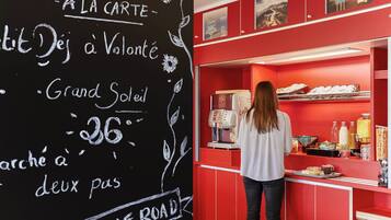 Desayuno buffet diario (EUR 5.90 por persona)