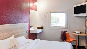 Quarto (Tandem) | Escrivaninha, Wi-Fi de cortesia, roupa de cama