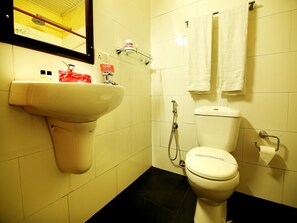 Standard Double or Twin Room, 1 Double Bed, Private Bathroom | Bathroom | Shower, free toiletries, towels