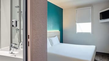 Habitación, 1 cama matrimonial, baño privado (Cabrio) | Escritorio, cunas gratuitas, wifi gratis y ropa de cama