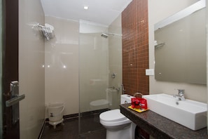 Standard Double or Twin Room, 1 Bedroom, Private Bathroom | Bathroom | Free toiletries, towels