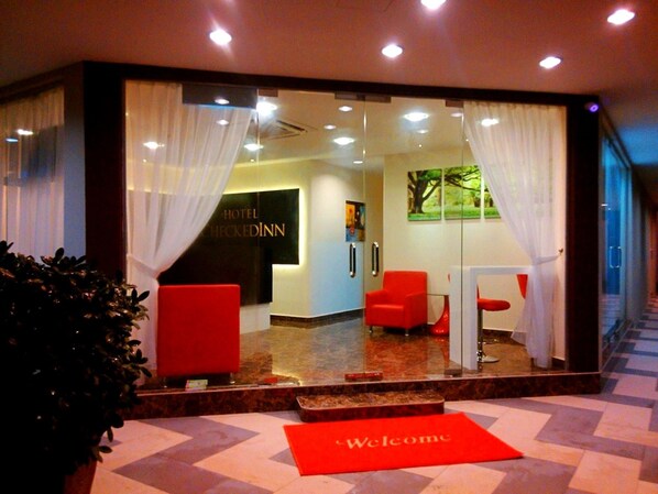 Property entrance - Hotel CheckedInn (Ipoh)