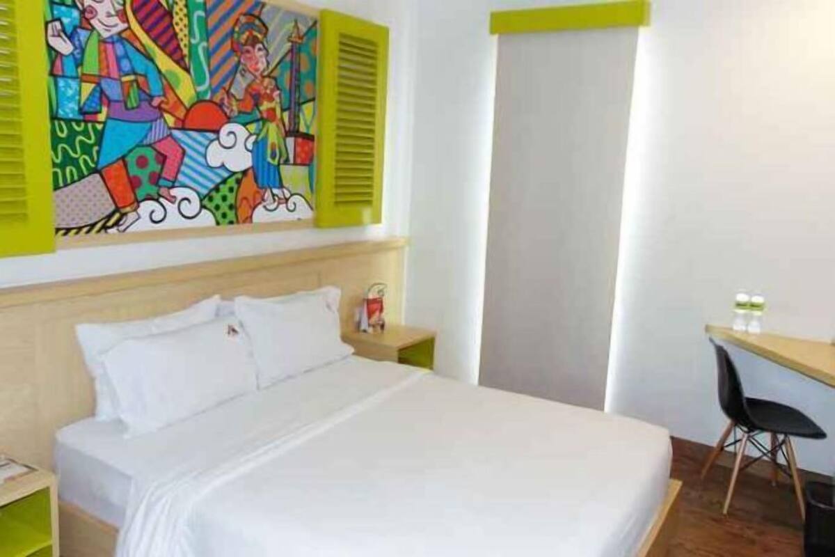 Free minibar, desk, iron/ironing board, free WiFi