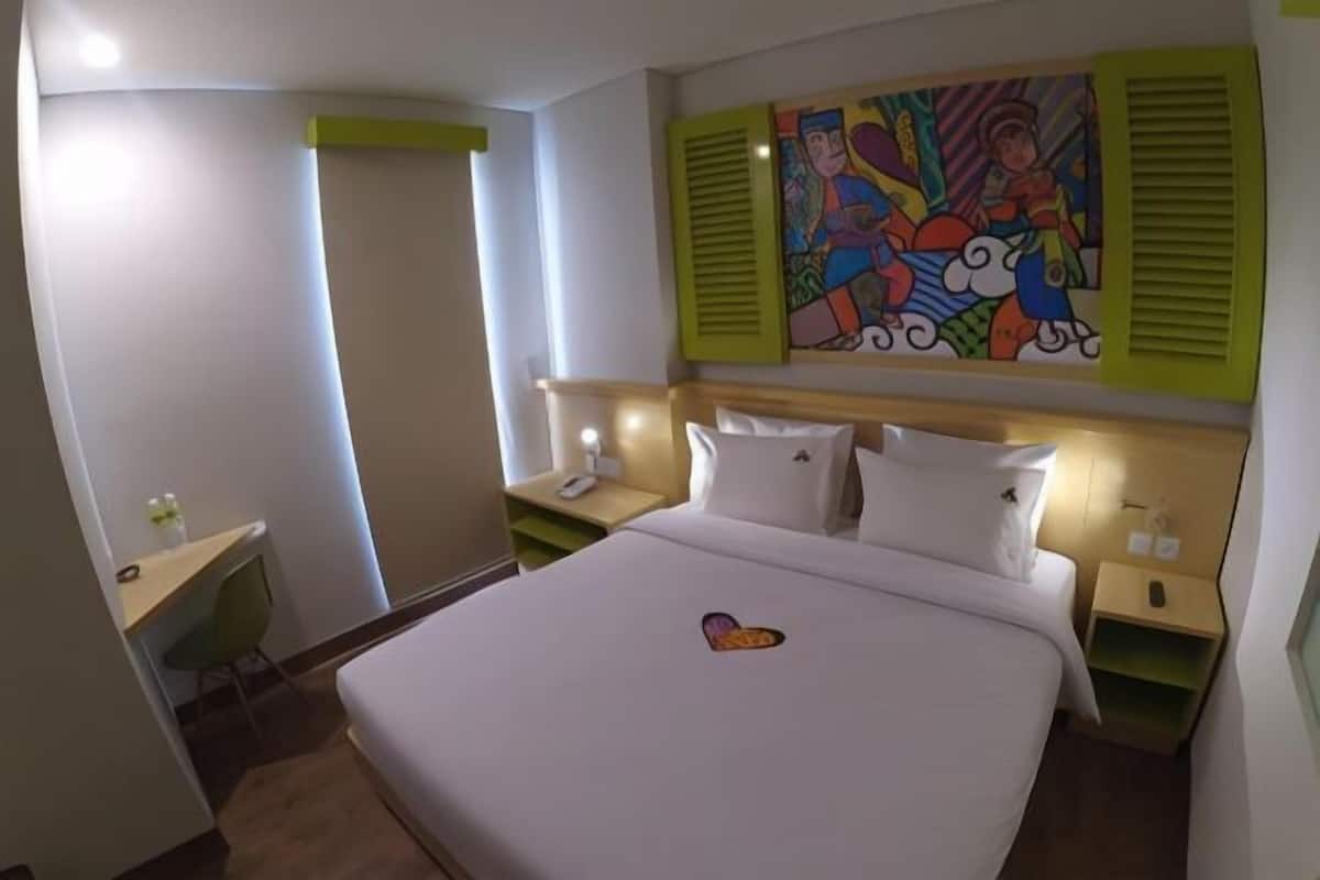 Free minibar, desk, iron/ironing board, free WiFi