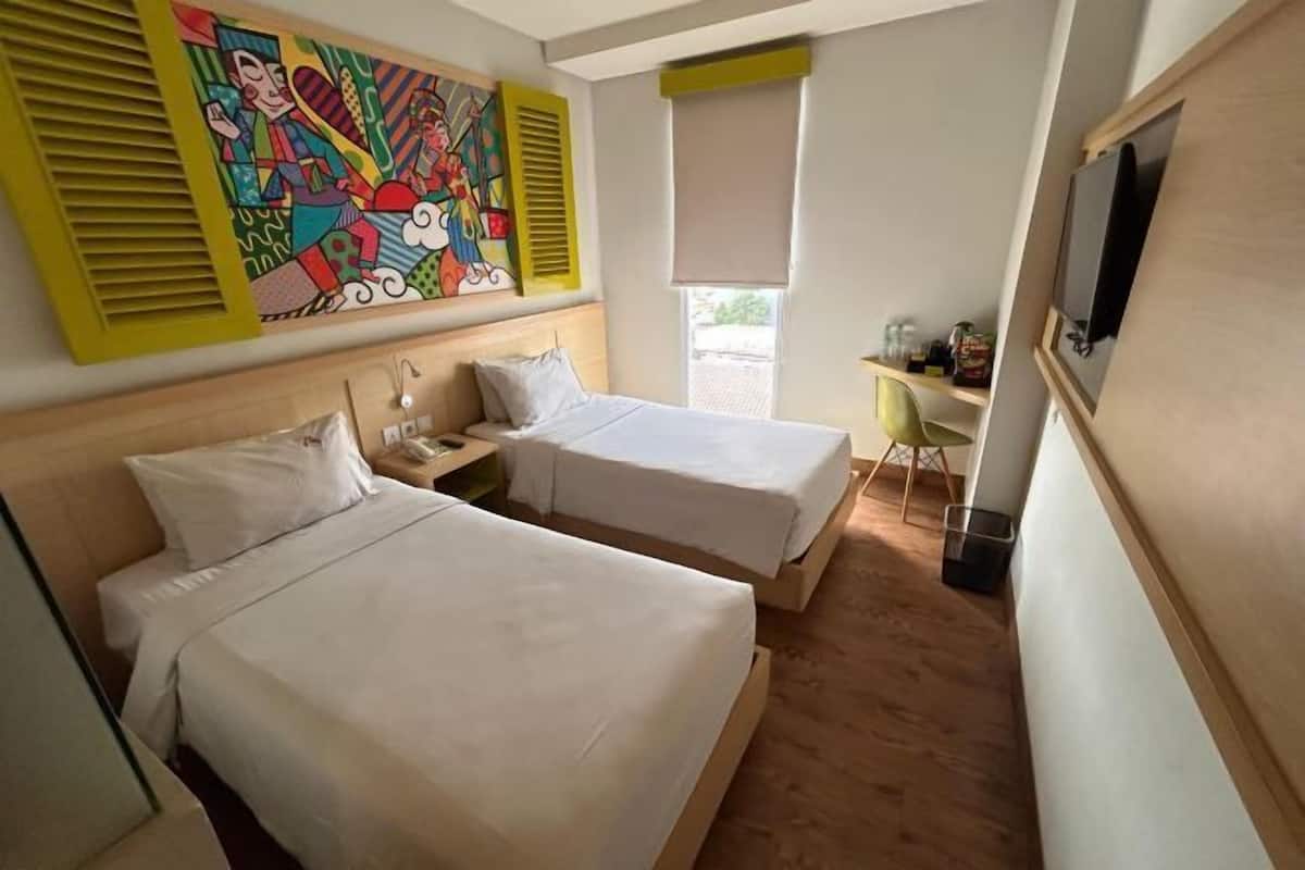 Free minibar, desk, iron/ironing board, free WiFi
