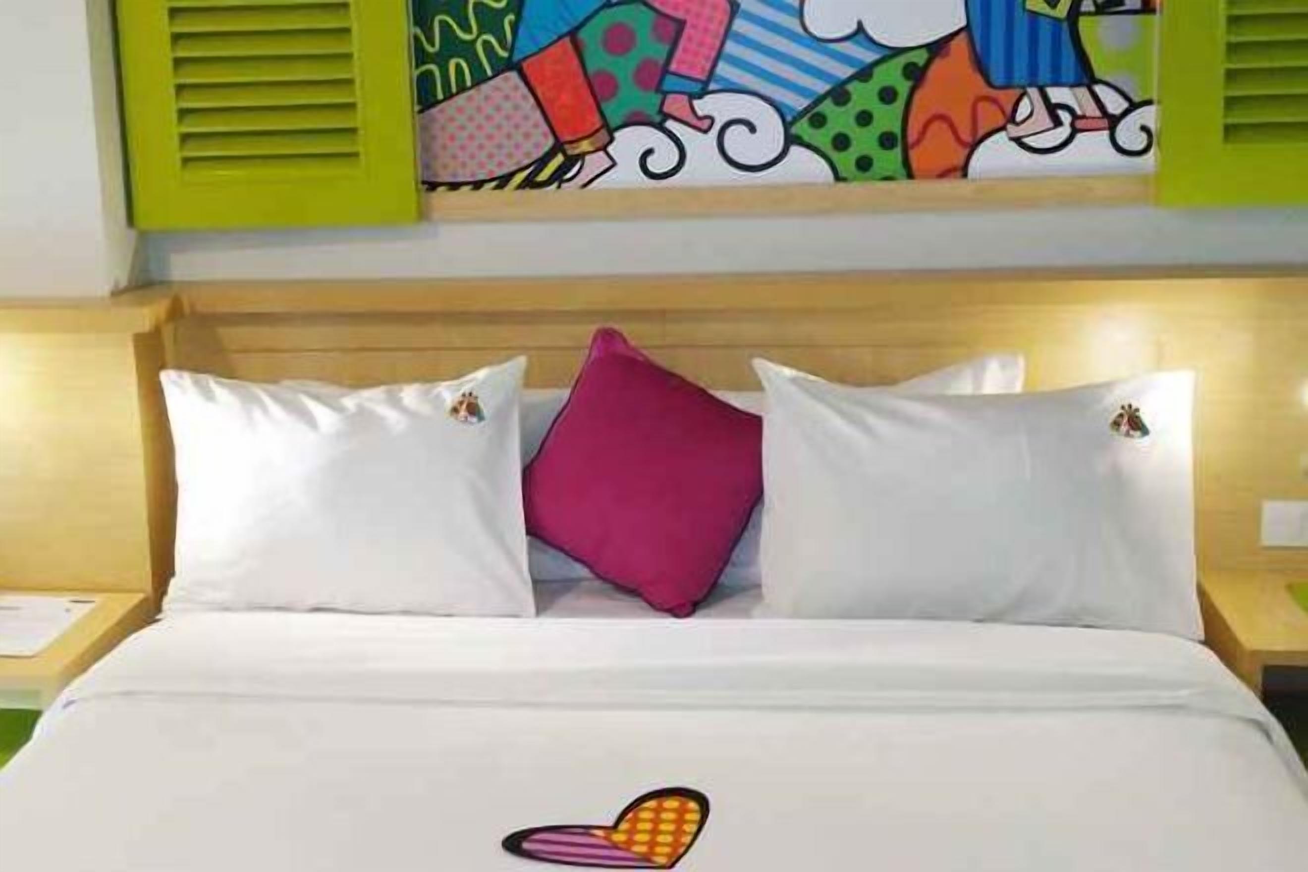 Free minibar, desk, iron/ironing board, free WiFi